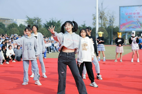 以及他在羽
